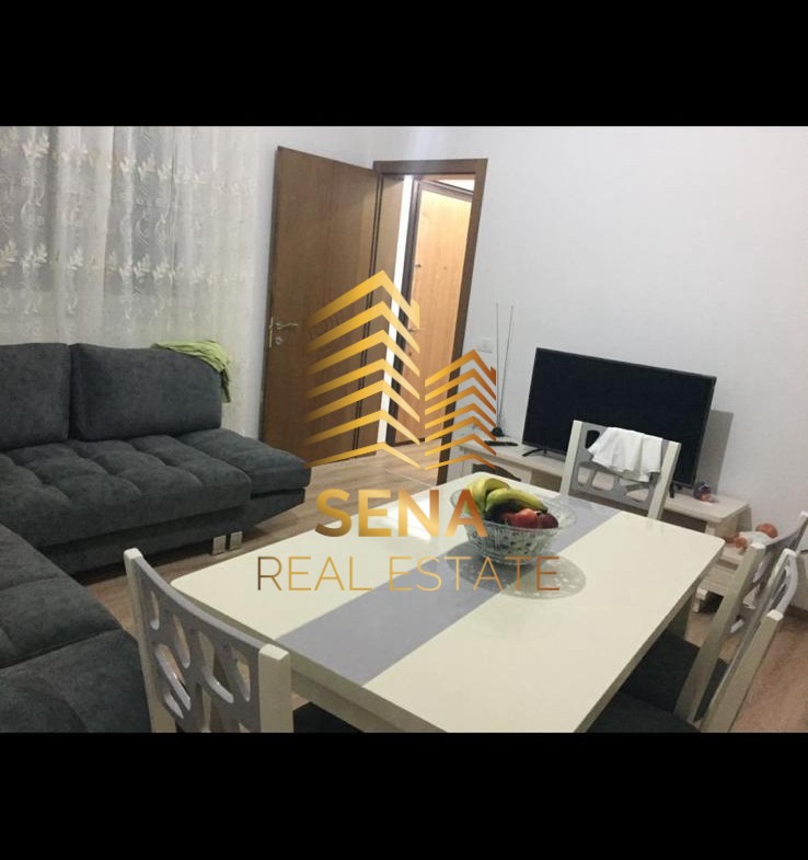 Tirane, jepet me qera shtepi 3+1 Kati 1, 350 m² 600 € (Rruga Pjetër Budi)