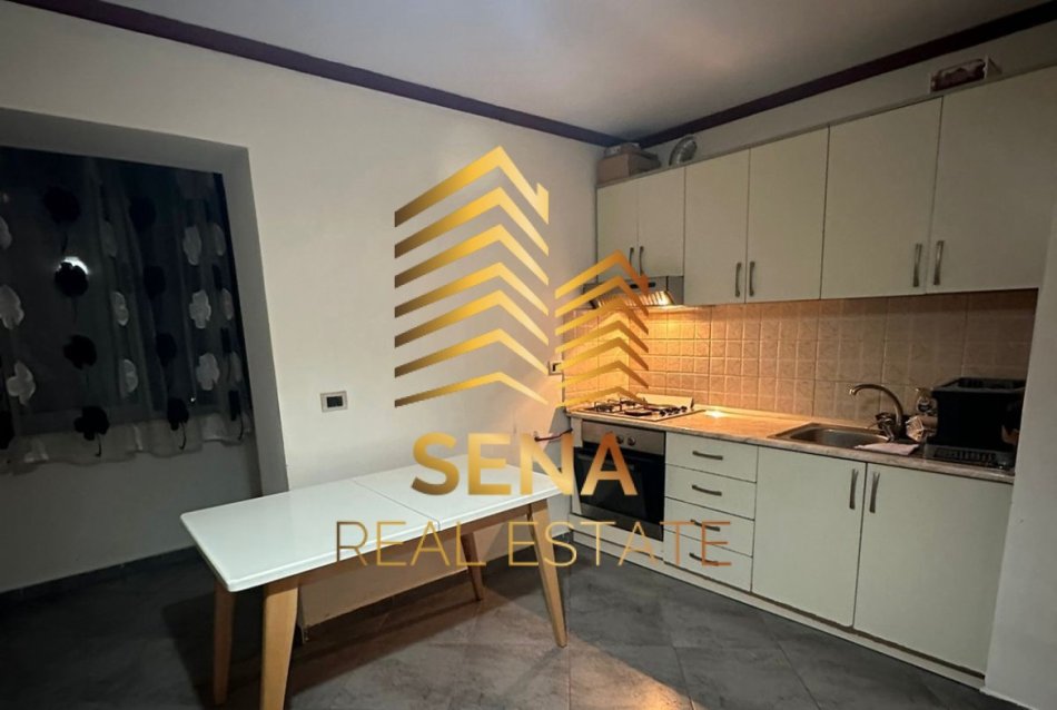 Tirane, jepet me qera apartament 1+1 Kati 2, 55 m² 370 € (Rruga Zonja Curre)