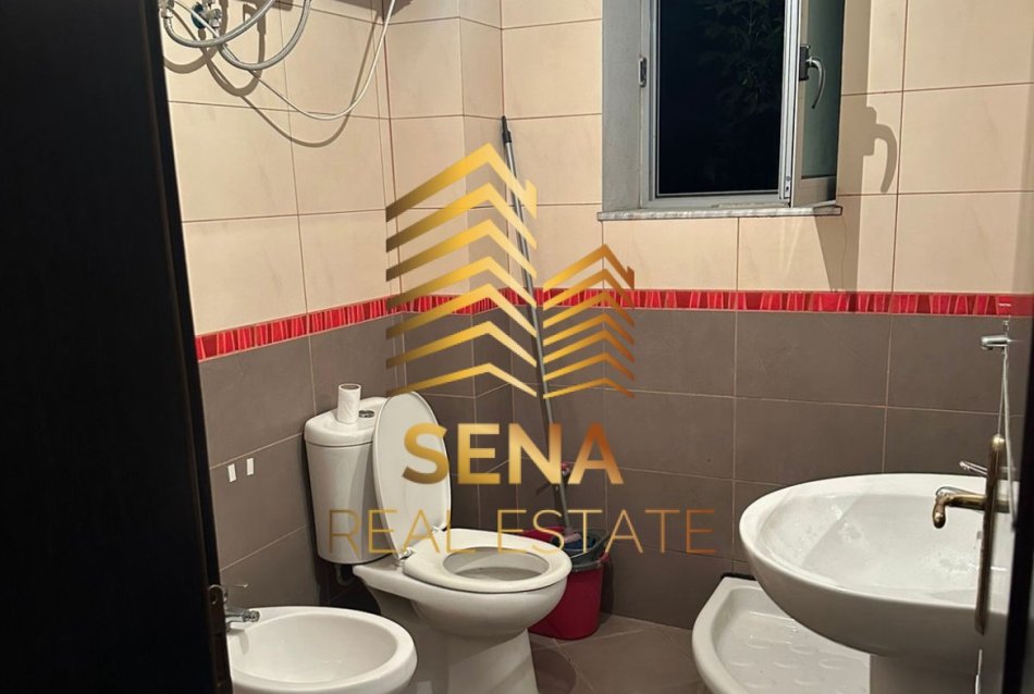 Tirane, jepet me qera apartament 1+1 Kati 2, 55 m² 370 € (Rruga Zonja Curre)