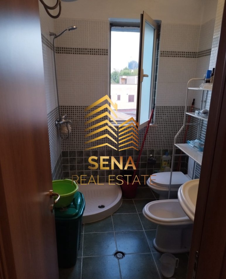 Tirane, jepet me qera apartament 1+1 Kati 5, 60 m² 450 € (Rruga Karl Gega)