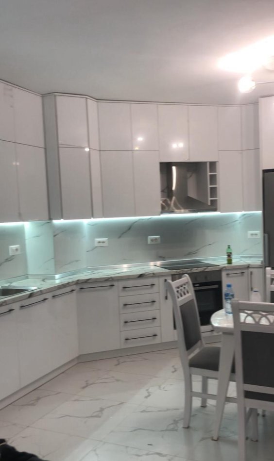 Tirane, jepet me qera apartament 2+1+Ballkon Kati 4, 114 m² 600 € (Don Bosko , prane shkolles vace zela)