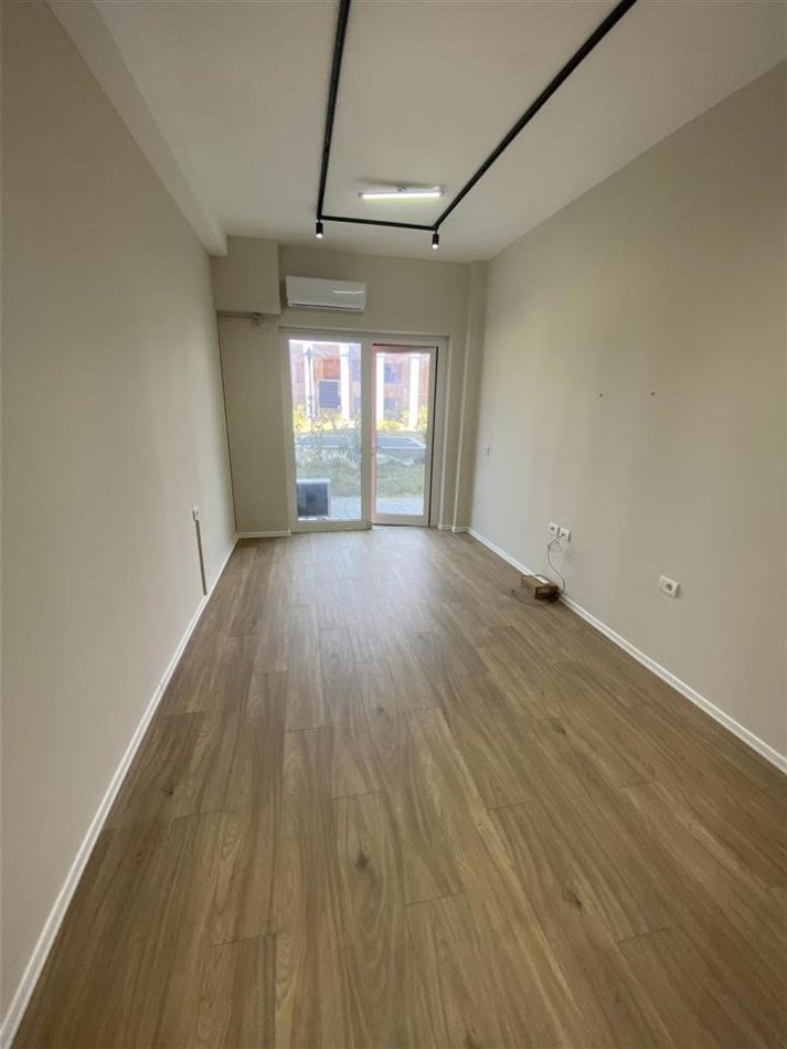 Tirane, jepet me qera zyre e re bosh 29 m² 290 € kati 0 (rruga Pasho Hysa, kompleksi Mangalem 21, Alidem) nga person privat