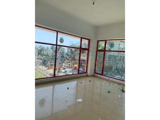 Durres, jepet me qera ambjent biznesi Kati 2, 281 m² 1.200 Euro (Rruga Taulantia)