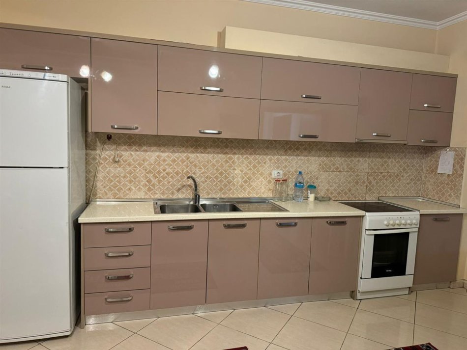 Tirane, shitet apartament 1+1 Kati 2, 72 m² 86.000 € (Fresk)
