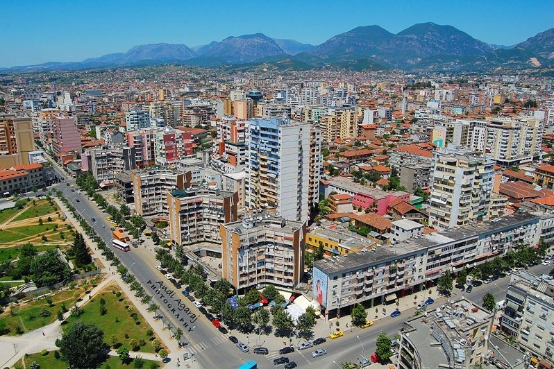 Tirane, jepet me qera apartament 1+1 Kati 1, 60 m² 600 € (9 kateshet)