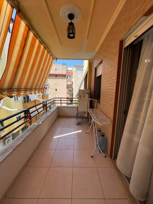 Tirane, jepet me qera apartament 2+1+BLK Kati 4, 116 m² 550 Euro (Liqeni i Thate)