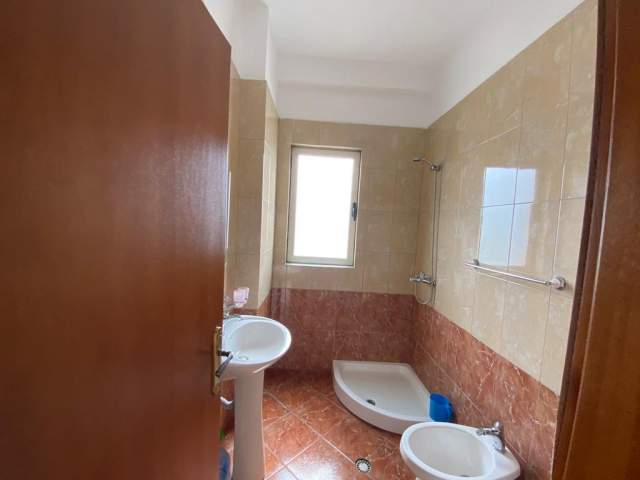 Tirane, shitet apartament 1+1+A+BLK Kati 4, 68 m² 54.000 Euro/m2 (Rruga Kongresi Manastirit)
