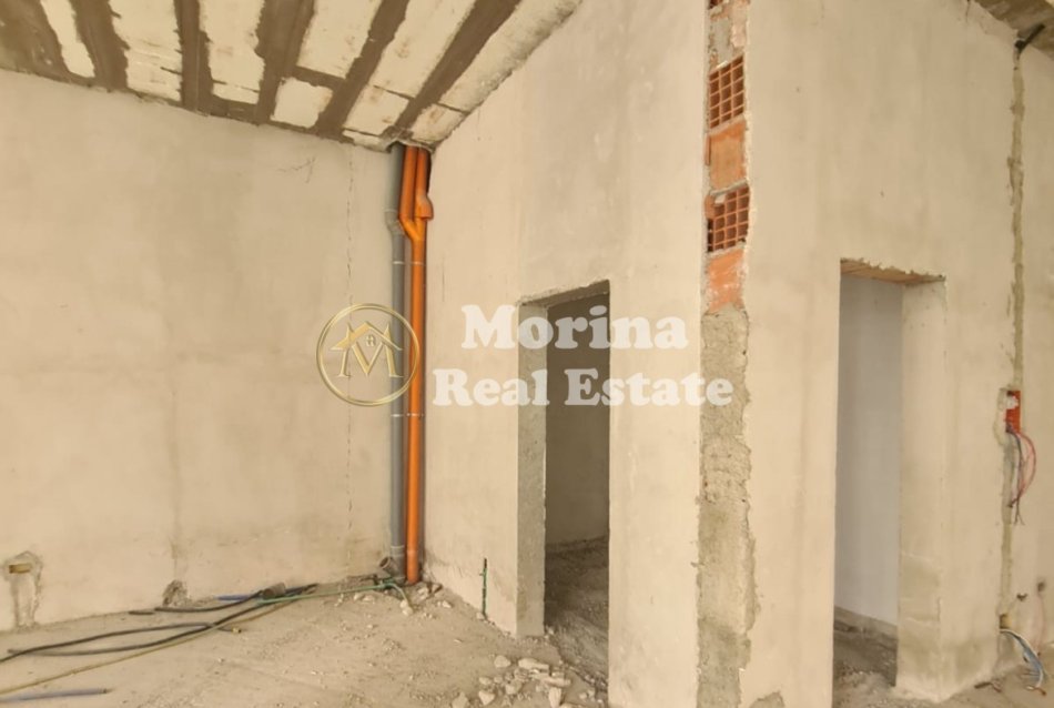 Tirane, shitet dyqan Kati 1, 120 m² 198.000 € (Liqeni i Thate)
