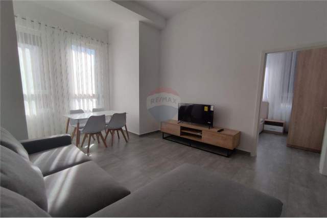 Tirane, jepet me qera apartament 2+1+BLK Kati 5, 86 m² 450 Euro (Kompleksi Kontakt)