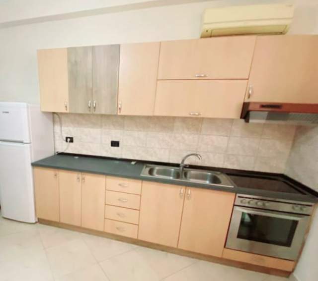 Tirane, jepet me qera apartament 1+1+BLK Kati 2, 61 m² 300 Euro (Myslym Shyri)