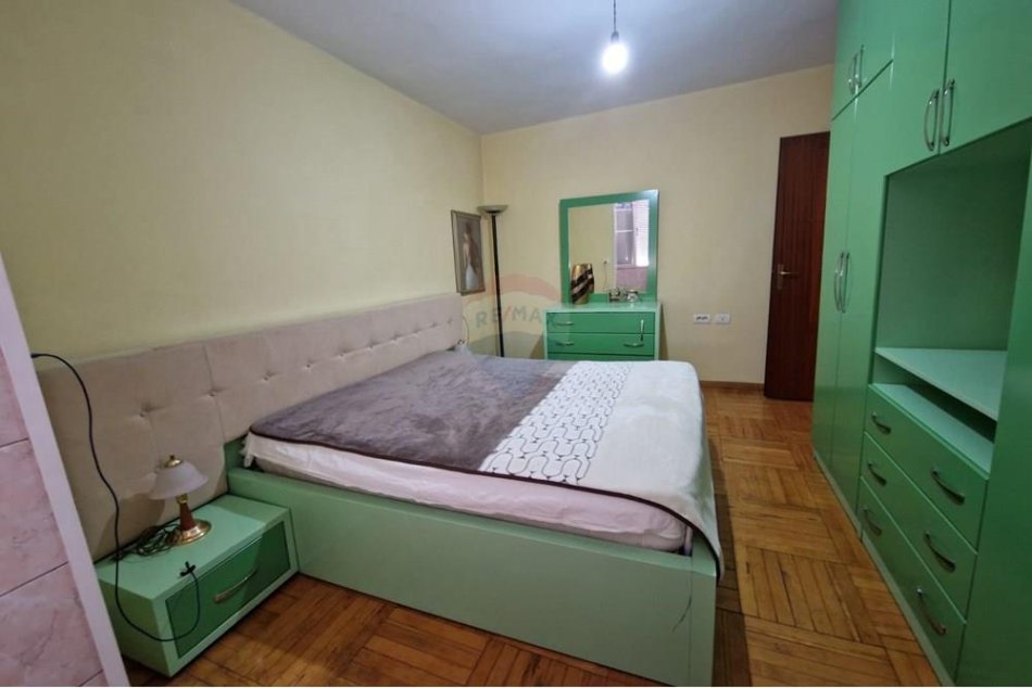 Tirane, jepet me qera apartament 2+1 Kati 3, 78 m² 450 € (Oxhaku)