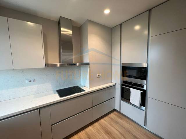Tirane, jepet me qera apartament 2+1 Kati 19, 150 m² 2.500 Euro (Air Albania)
