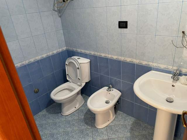 Tirane, jepet me qera apartament Kati 1, 92 m² 350 Euro (Fresk)
