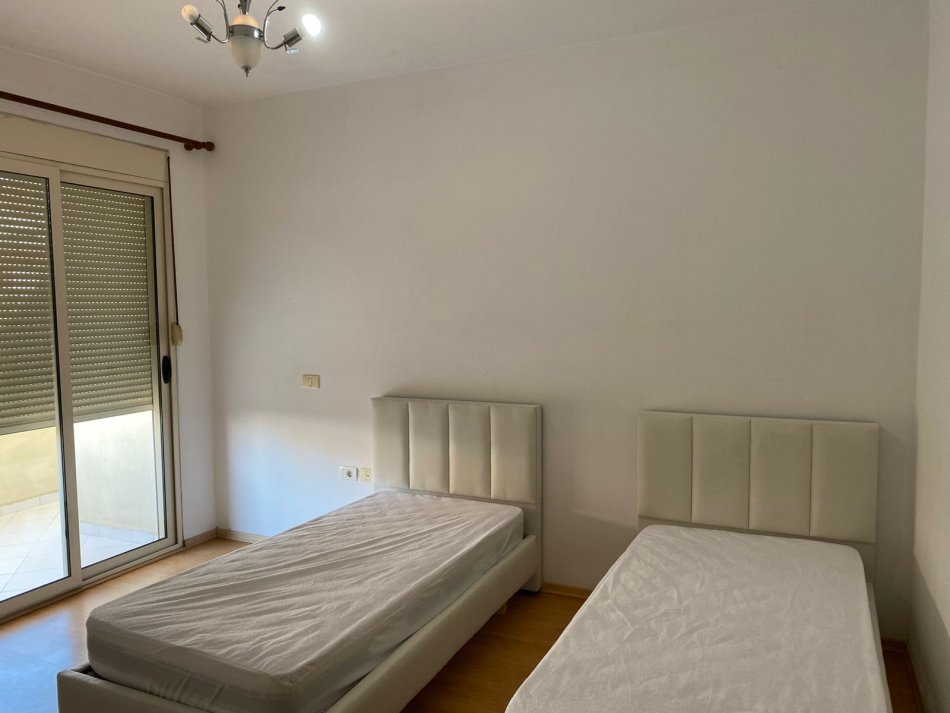 Tirane, jepet me qera apartament 2+1+Ballkon Kati 6, 115 m² 500 € (tek Unaza e re, Zona Astirit Tirane.)