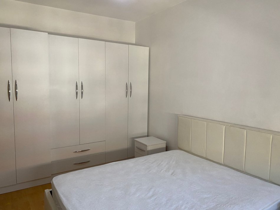 Tirane, jepet me qera 2+1+Ballkon Kati 7, 107 m² 500 € (Ne rrugen Teodor Keko tek Unaza re Tirane.)