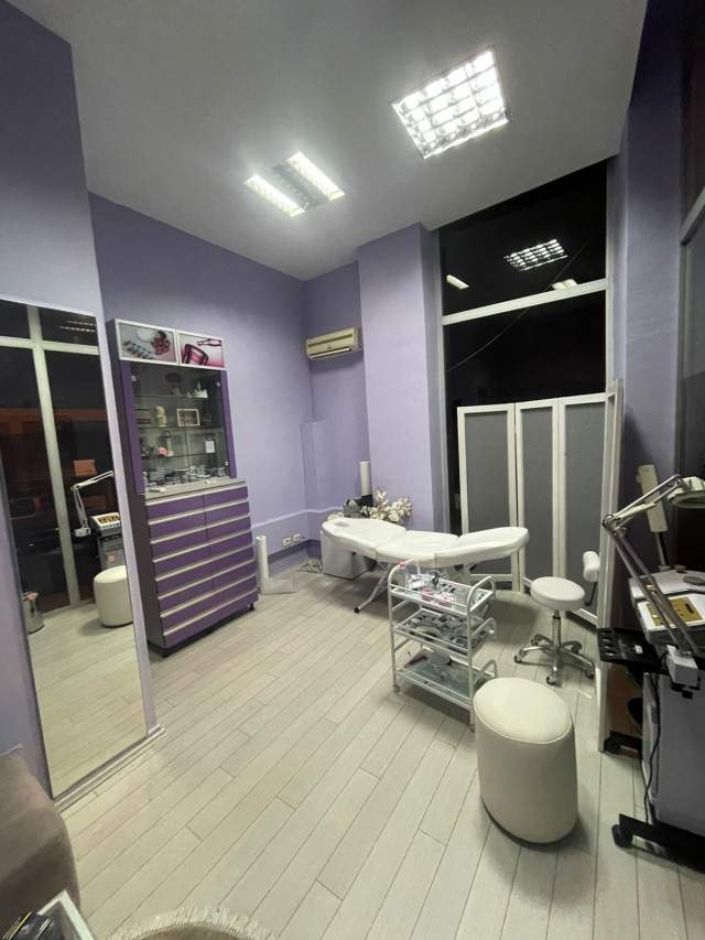 Tirane, shitet ambjent biznesi Kati 0, 20 m² 40.000 Euro (KRISTAL CENTER)