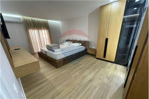Tirane, jepet me qera apartament 2+1+Ballkon Kati 3, 125 m² 1.000 € (Qender)