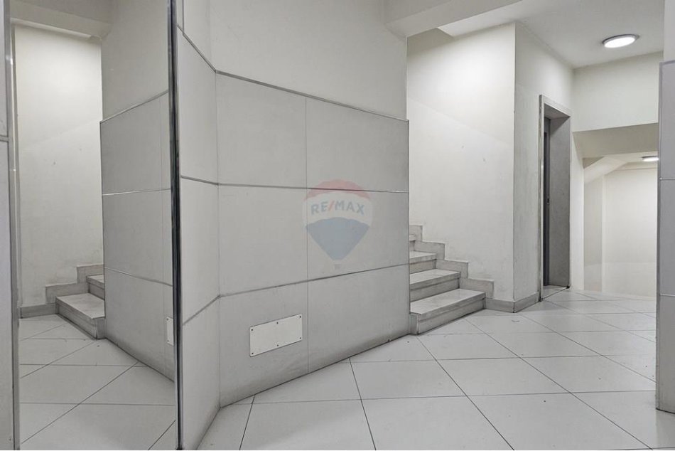 Tirane, jepet me qera apartament 2+1 Kati 2, 84 m² 800 € (Pazari ri)