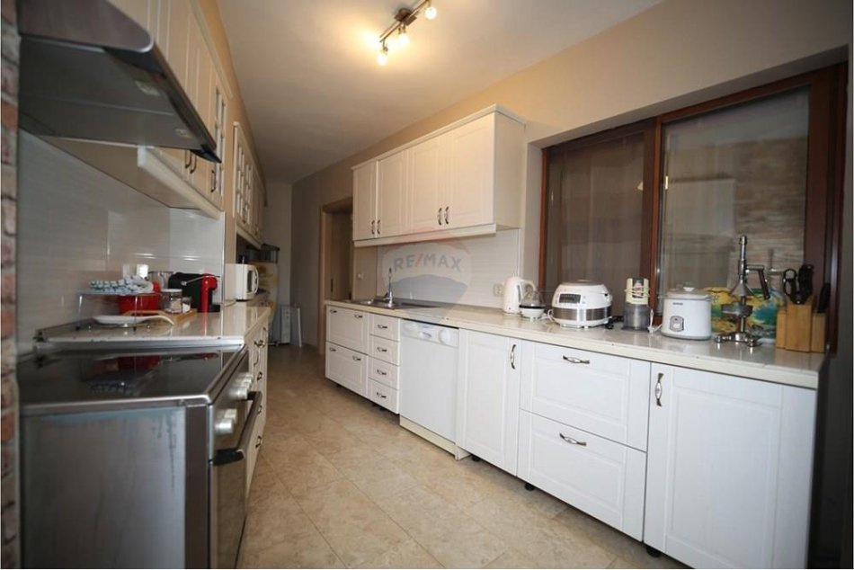 Tirane, jepet me qera apartament 2+1 Kati 3, 92 m² 700 € (Pazari i Ri)