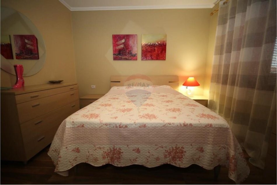 Tirane, jepet me qera apartament 2+1 Kati 3, 92 m² 700 € (Pazari i Ri)