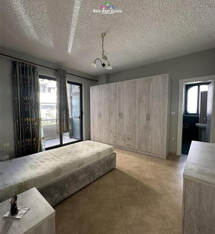 Tirane, jepet me qera zyre Kati 2, 160 m² 1.200 € (RRUGA E KOSOVAREVE)