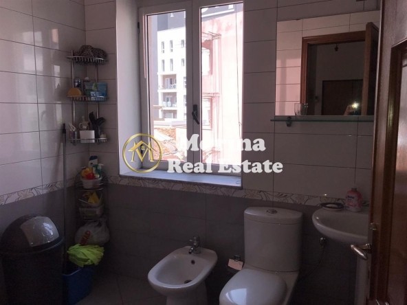 Tirane, jepet me qera apartament 3+1 Kati 3, 154 m² 800 € (Qender)