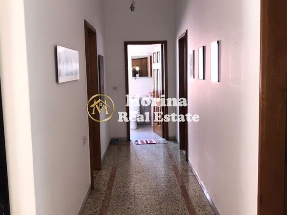 Tirane, jepet me qera apartament 3+1 Kati 3, 154 m² 800 € (Qender)
