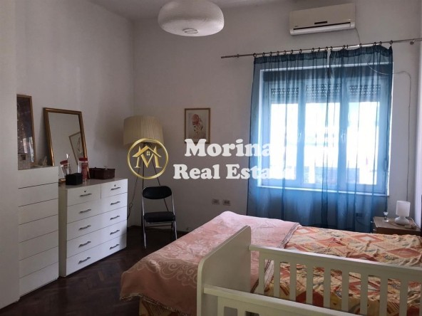 Tirane, jepet me qera apartament 3+1 Kati 3, 154 m² 800 € (Qender)