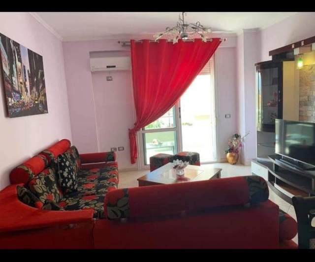 Vlore, jepet me qera apartament 1+1+BLK Kati 2, 70 m² 200 Euro (Lungomare)