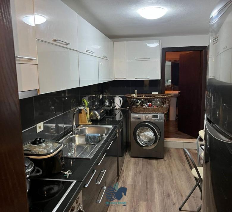 Tirane, jepet me qera shtepi 2+1 Kati 1, 75 m² 750 € (Parlamenti)