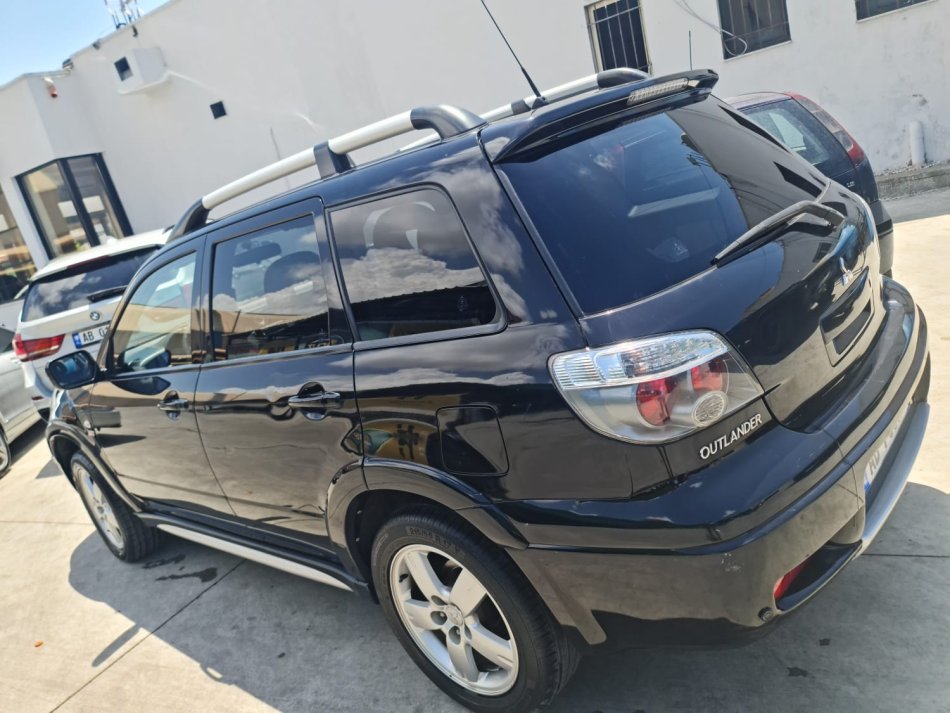 Durres, shes SUV | Fuoristrad | Xhip SUV MITSUBISHI OUTLANDER Benzin+Gaz, e zeze automatik Kondicioner 160.000 km 4000€