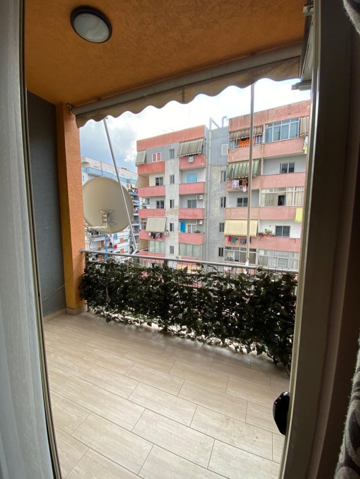 Tirane, jap me qera apartament 1+1+Ballkon Kati 5, 60 m² 500 € (Astir)