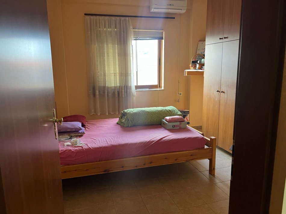 Tirane, jepet me qera apartament 1+1 Kati 5, 88 m² 400 € (Bardhyl)