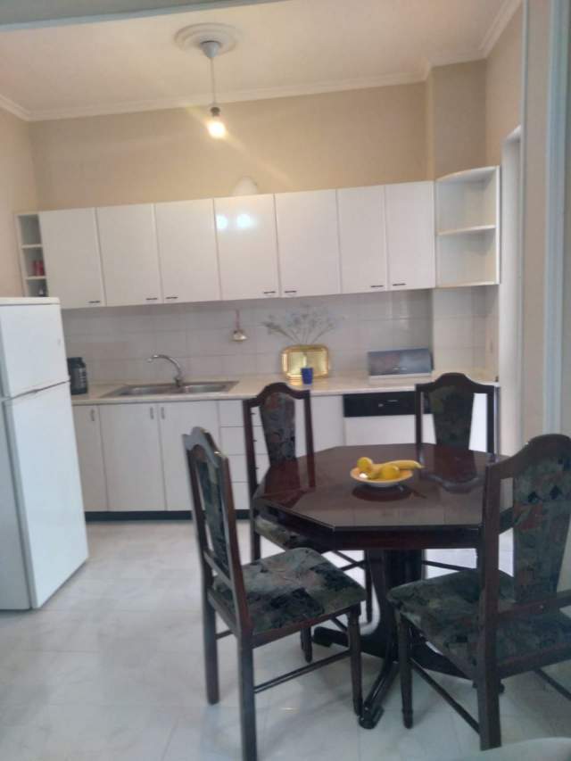 Tirane, jepet me qera apartament 2+1+A+BLK Kati 4, 100 m² 400 Euro (Komuna e parisit,Stadiumi Dinamo)