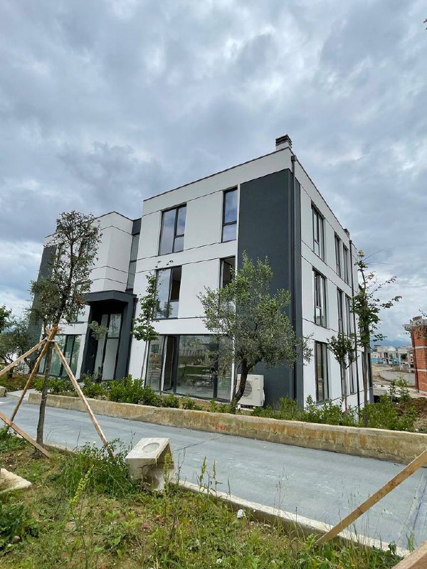 Tirane, shes apartament 3+1+A+BLK Kati 1, 141 m² 299.000 Euro (Liqeni i thate,Kompleksi Fz)