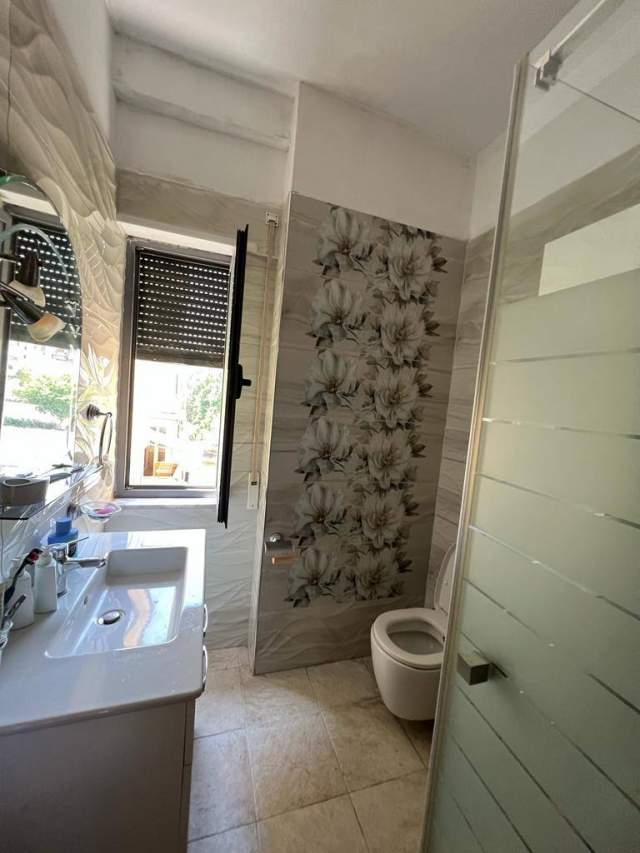 Tirane, shes apartament 2+1+BLK Kati 4, 110 m² 182.000 Euro (Komuna e parisit,)