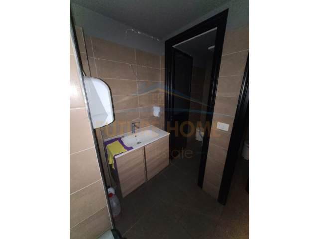 Tirane, jepet me qera ambjent biznesi Kati 0, 360 m² 3.000 Euro (Pazari i Ri)
