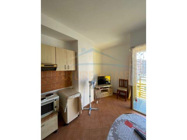 Durres, jepet me qera apartament Kati 4, 53 m² 250 Euro (Rruga Taulantia)