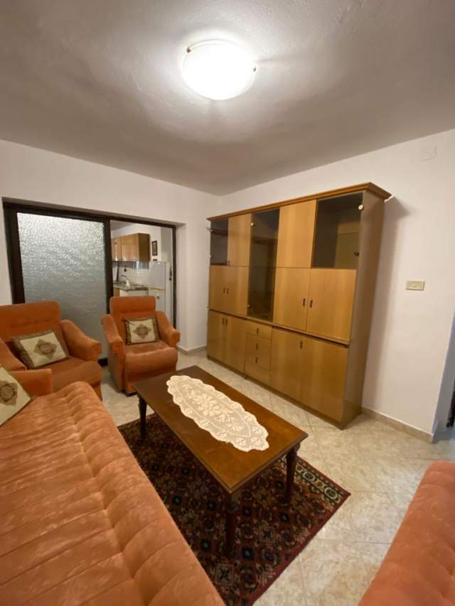 Tirane, jepet me qera apartament Kati 0, 96 m² 400 Euro (Rruga e Durresit)