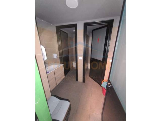 Tirane, jepet me qera ambjent biznesi Kati 0, 360 m² 3.000 Euro (Pazari i Ri)