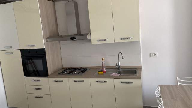 Tirane, jepet me qera apartament Kati 3, 85 m² 550 Euro (Rruga e Kavajes)