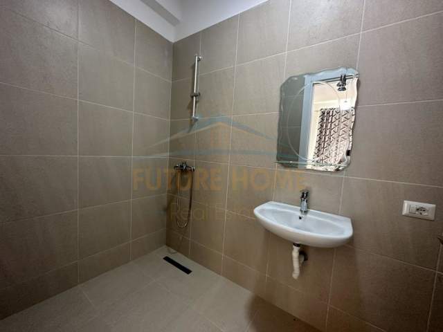 Tirane, jepet me qera apartament Kati 9, 107 m² 500 Euro (RRUGA 3 DESHMORET)
