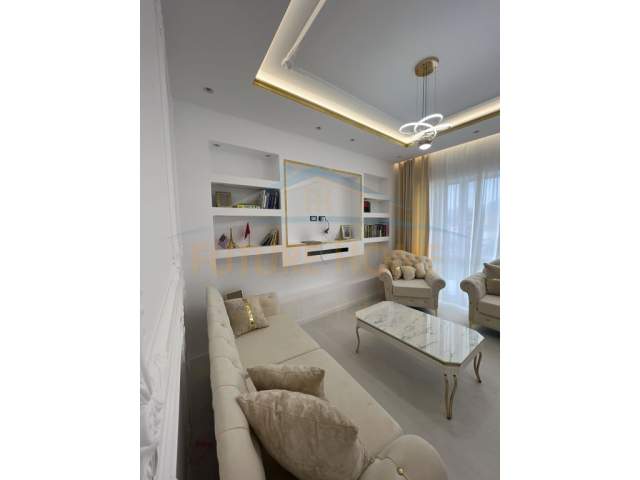 Tirane, jepet me qera Vile 2 Katshe Kati 2, 440 m² 1.500 Euro (Farke)