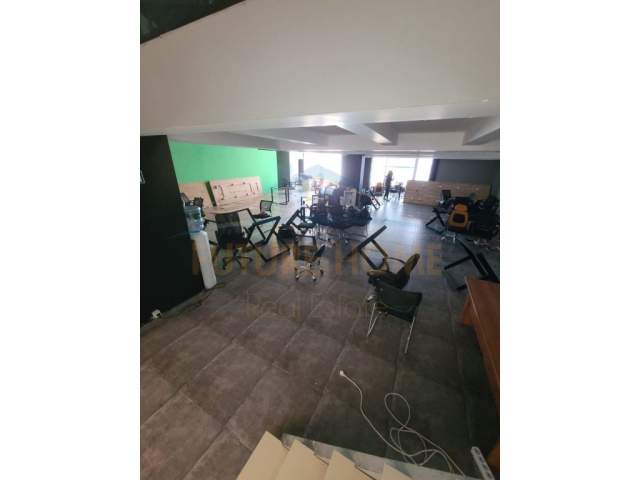 Tirane, jepet me qera ambjent biznesi Kati 0, 360 m² 3.000 Euro (Pazari i Ri)