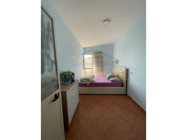 Durres, jepet me qera apartament Kati 4, 53 m² 250 Euro (Rruga Taulantia)
