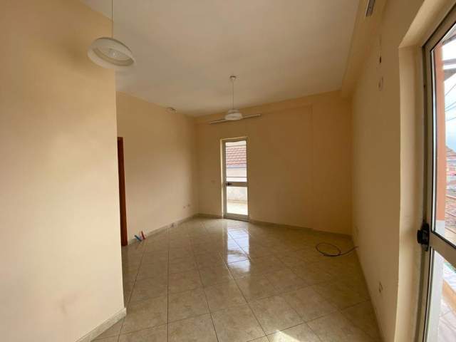 Tirane, jepet me qera apartament 1+1+A+BLK Kati 4, 68 m² 220 Euro (Rruga Kongresi Manastirit)