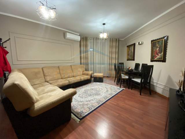 Tirane, jepet me qera apartament 2+1 Kati 9, 75 m² 700 Euro (Mozaiku)
