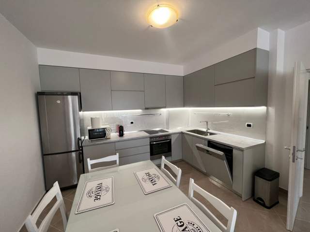 Tirane, jepet me qera apartament 1+1+BLK Kati 7, 78 m² 700 Euro (Blloku)
