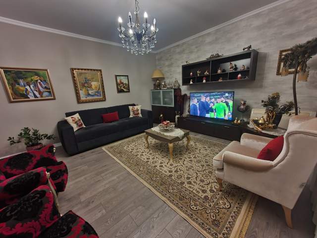 Tirane, jepet me qera apartament 2+1 Kati 10, 130 m² 1.200 Euro (“Rruga e Barrikadave”)