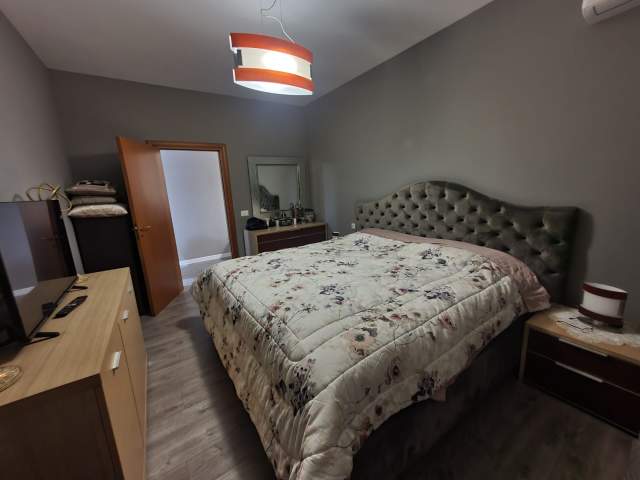 Tirane, jepet me qera apartament 2+1 Kati 10, 130 m² 1.200 Euro (“Rruga e Barrikadave”)